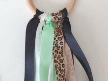 Load image into Gallery viewer, Hand Kite - Leopard Close up